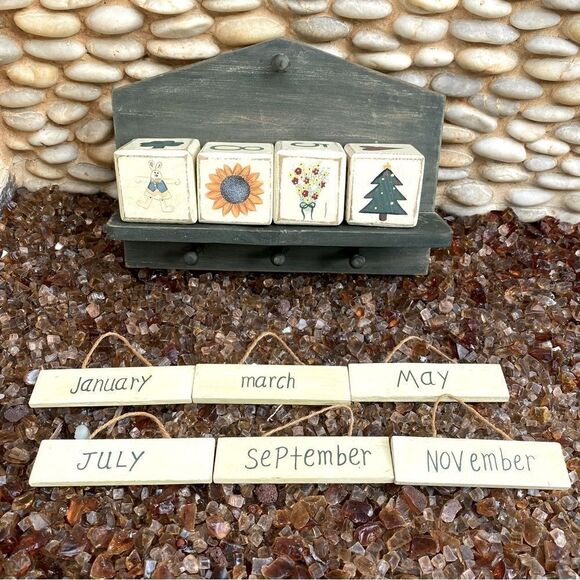 🏡HANGING WOODEN YEARLY WALL CALENDAR with decorative numbers and blocks. ECU! - Picture 4 of 10